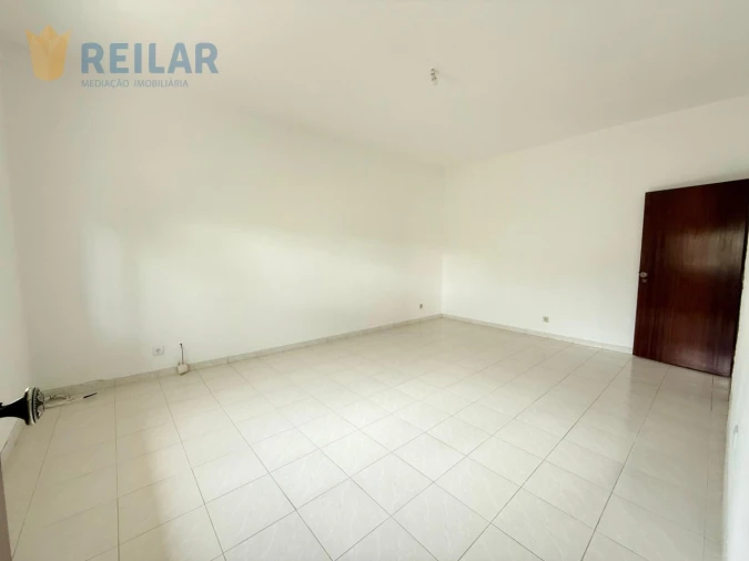 Moradia T6 para Venda em Vialonga Foto 6