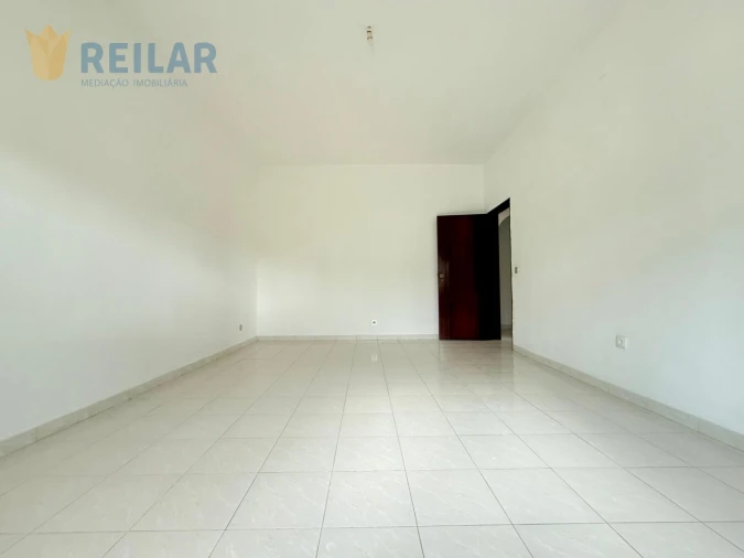 Moradia T6 para Venda em Vialonga Foto 7