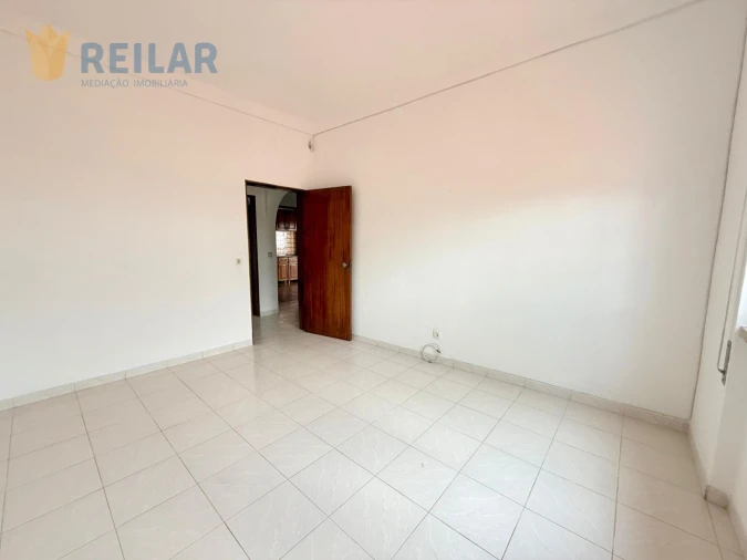 Moradia T6 para Venda em Vialonga Foto 14