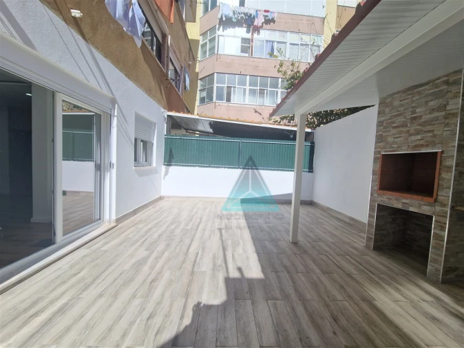 Apartamento T3 para Venda em Amora Foto 2