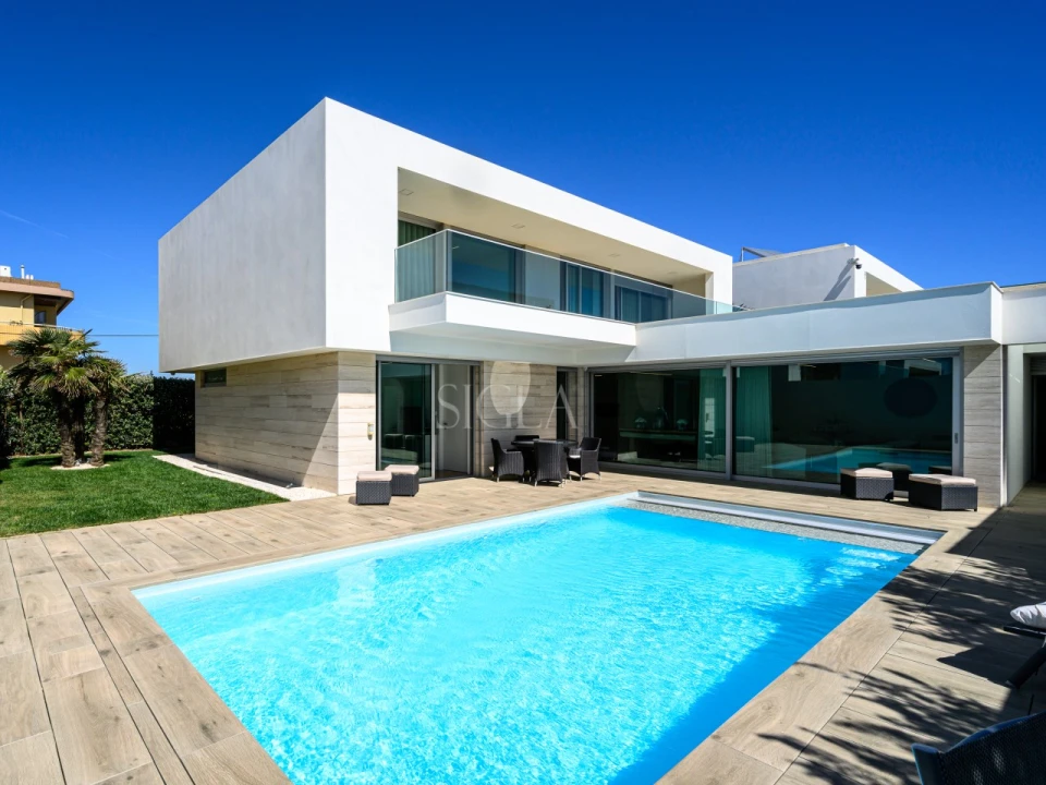 Moradia T4 para Venda em Madalena Foto 1