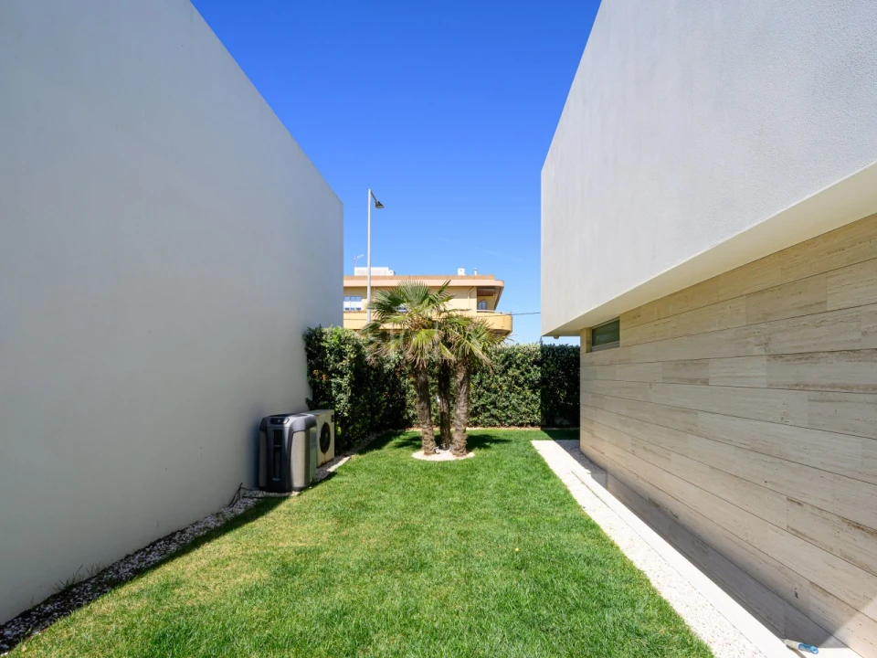 Moradia T4 para Venda em Madalena Foto 10