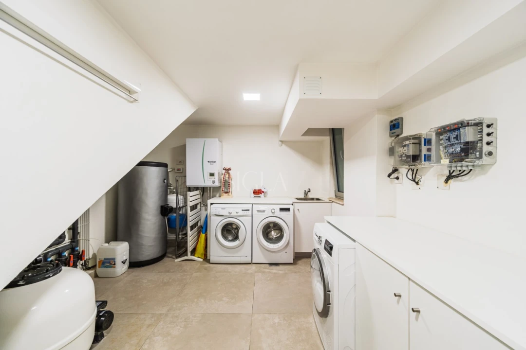 Moradia T4 para Venda em Madalena Foto 49