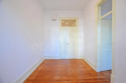 Apartamento T2 para Arrendamento em Arroios