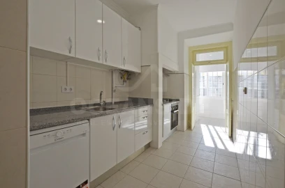 Apartamento T2 para Arrendamento em Arroios