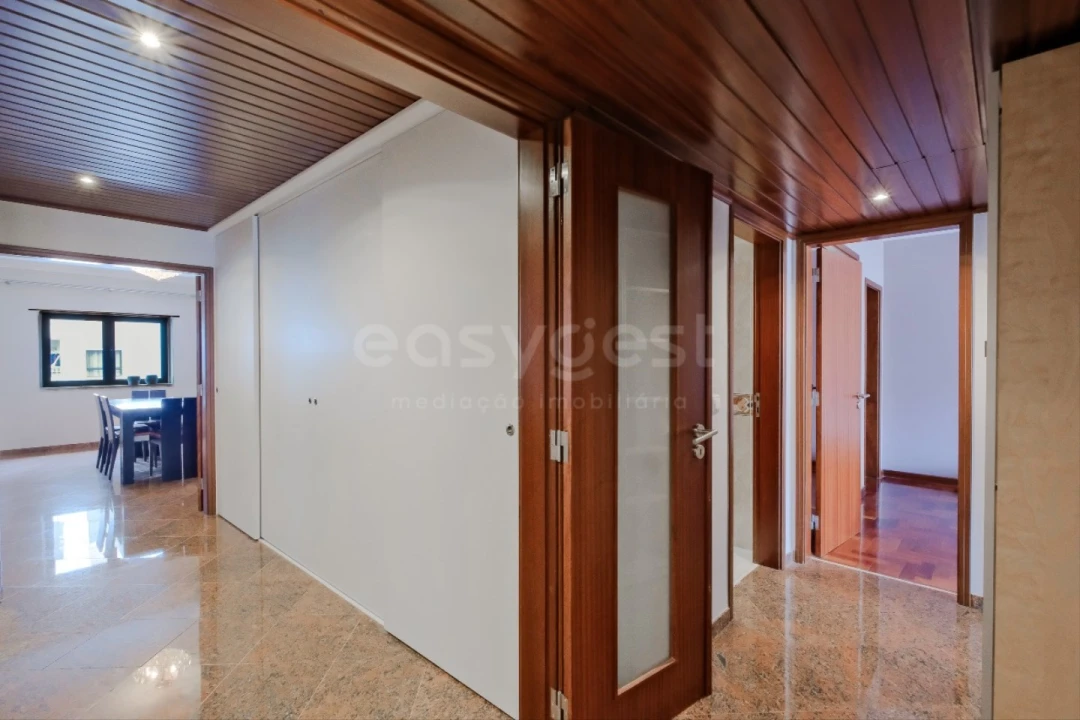 Apartamento T3 para Venda em Alfragide Foto 11