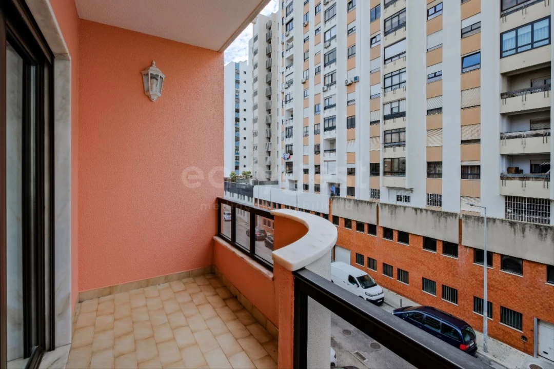 Apartamento T3 para Venda em Alfragide Foto 28