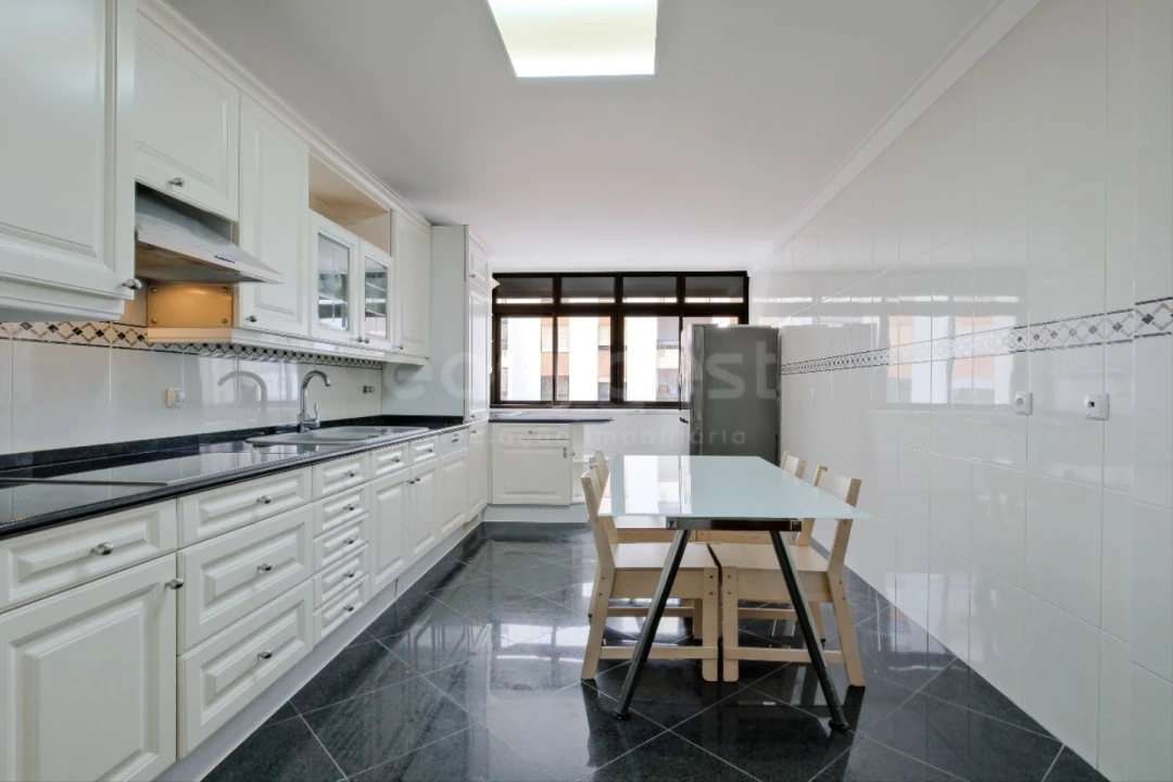 Apartamento T3 para Venda em Alfragide Foto 31