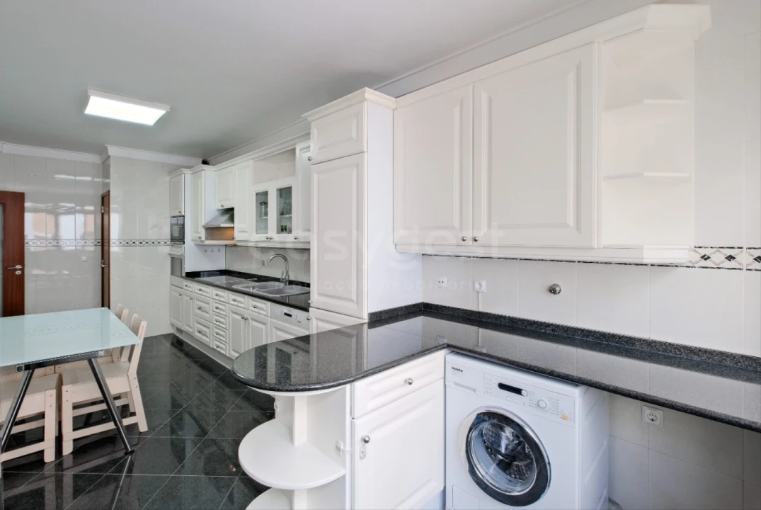 Apartamento T3 para Venda em Alfragide Foto 9