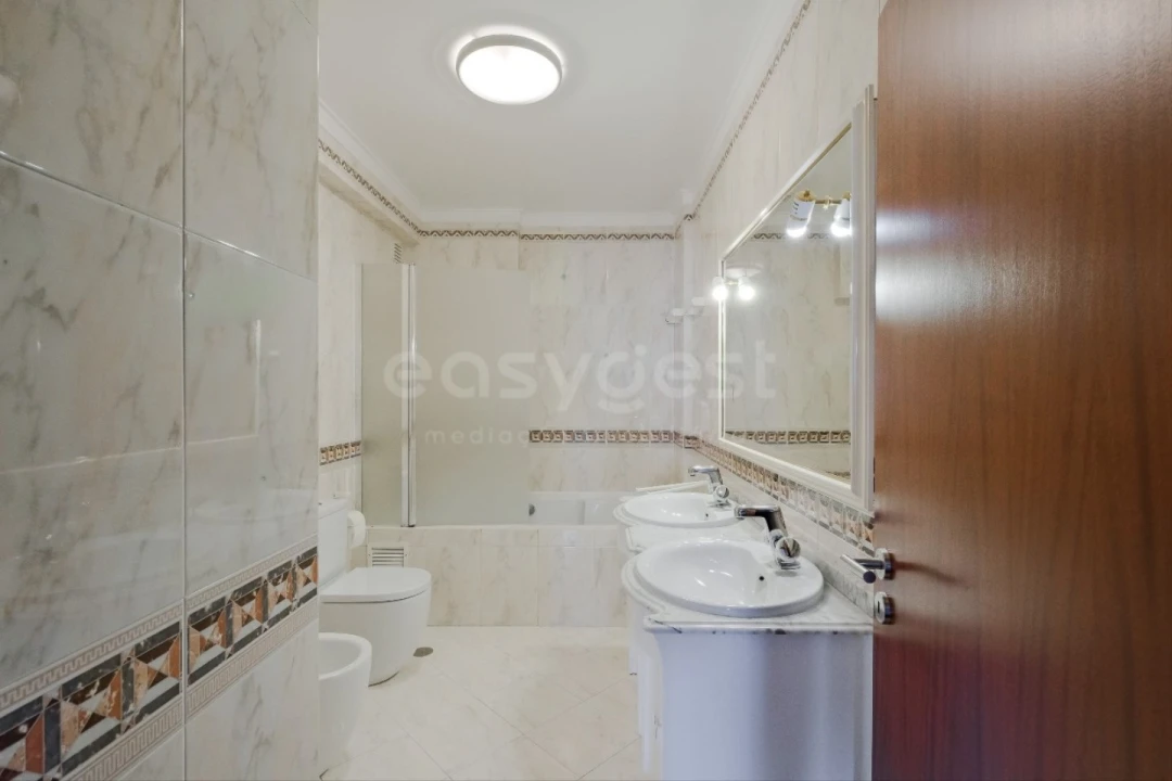 Apartamento T3 para Venda em Alfragide Foto 13