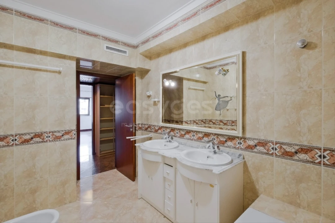 Apartamento T3 para Venda em Alfragide Foto 18