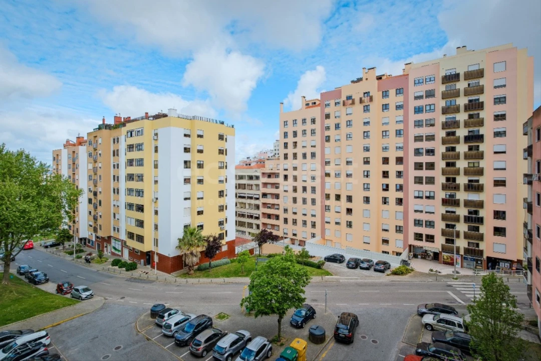 Apartamento T3 para Venda em Alfragide Foto 40