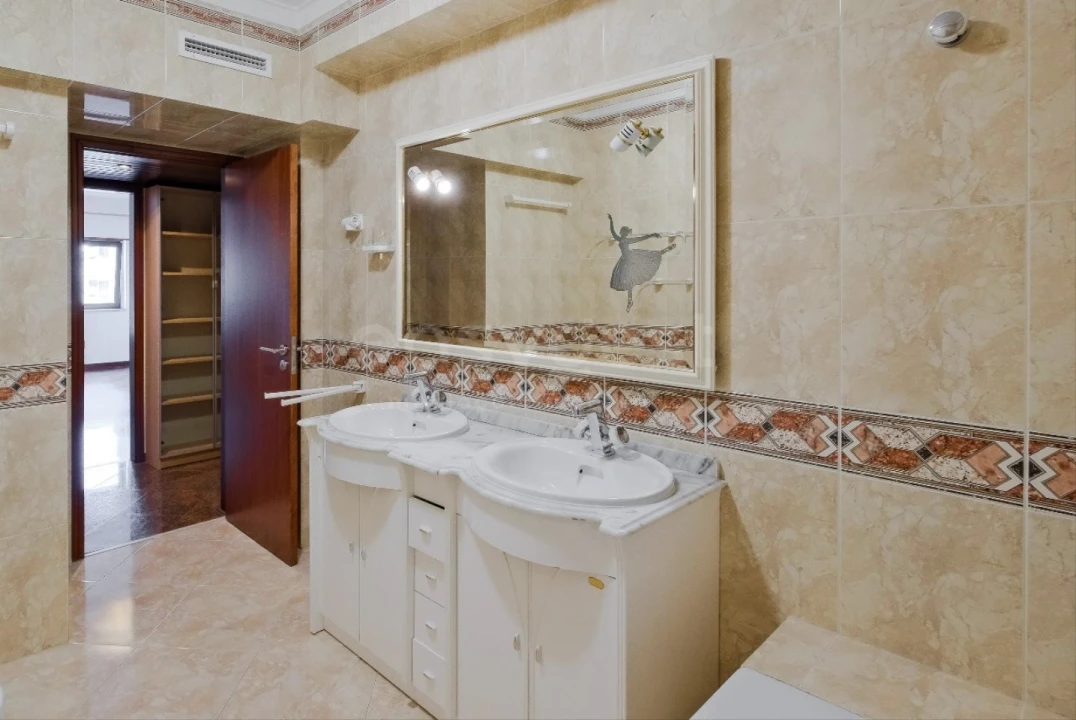 Apartamento T3 para Venda em Alfragide Foto 43