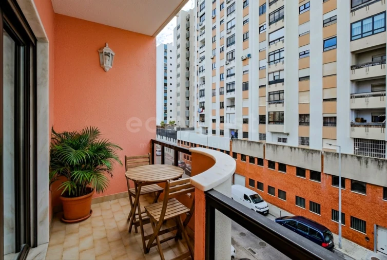 Apartamento T3 para Venda em Alfragide Foto 4