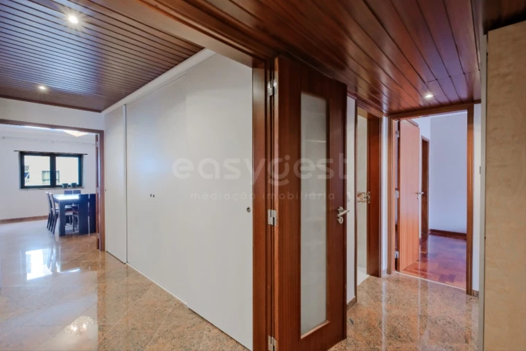 Apartamento T3 para Venda em Alfragide Foto 11