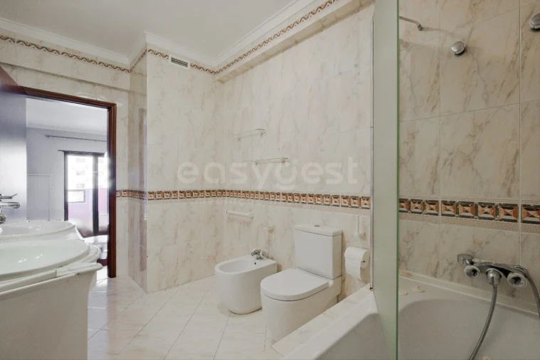 Apartamento T3 para Venda em Alfragide Foto 14