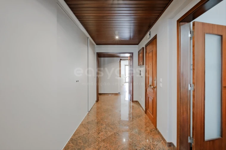 Apartamento T3 para Venda em Alfragide Foto 15