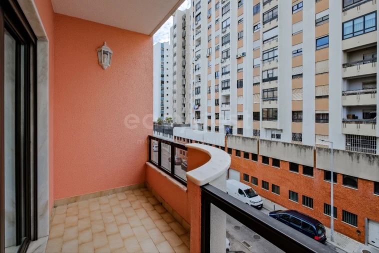 Apartamento T3 para Venda em Alfragide Foto 28