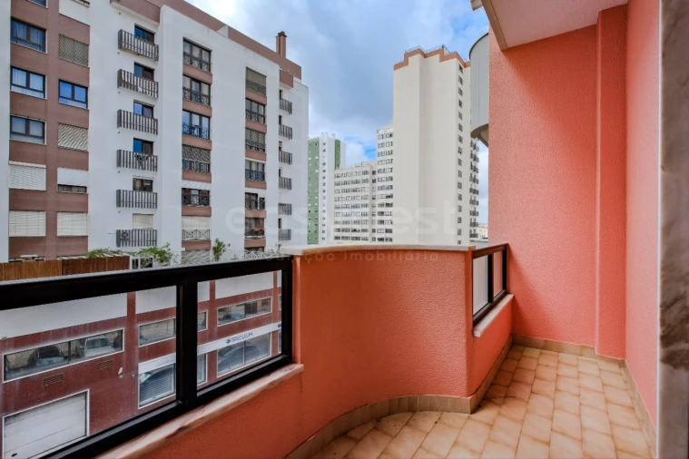 Apartamento T3 para Venda em Alfragide Foto 29
