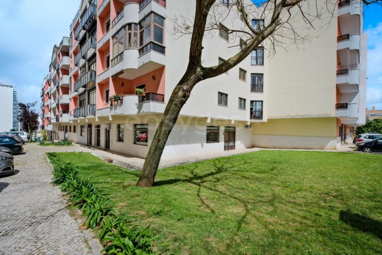 Apartamento T3 para Venda em Alfragide Foto 52
