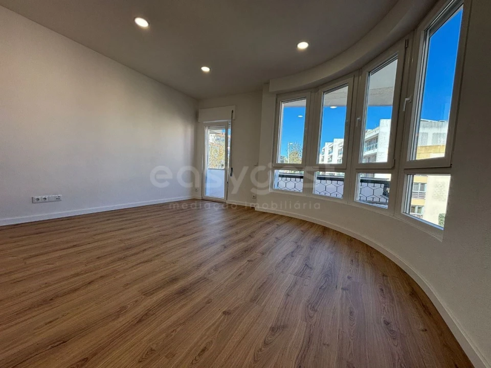 Apartamento T2 para Venda em Sesimbra (Santiago) Foto 2