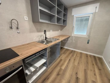 Apartamento T2 para Venda em Sesimbra (Santiago)