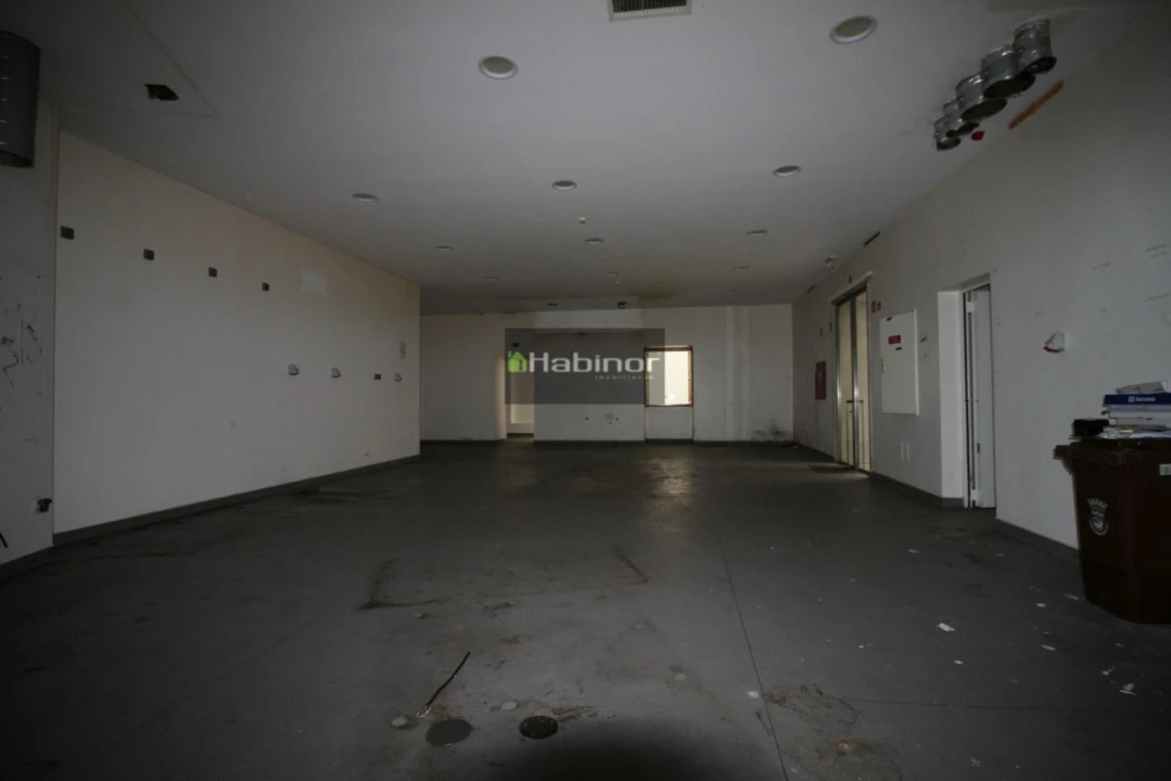 Loja para Arrendamento em Santa Maria Maior e Monserrate e Meadela Foto 5