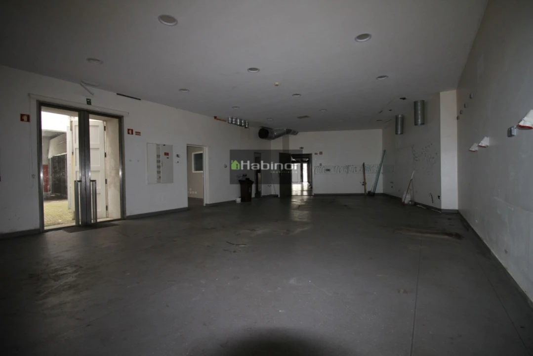 Loja para Arrendamento em Santa Maria Maior e Monserrate e Meadela Foto 6