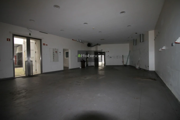 Loja para Arrendamento em Santa Maria Maior e Monserrate e Meadela Foto 6