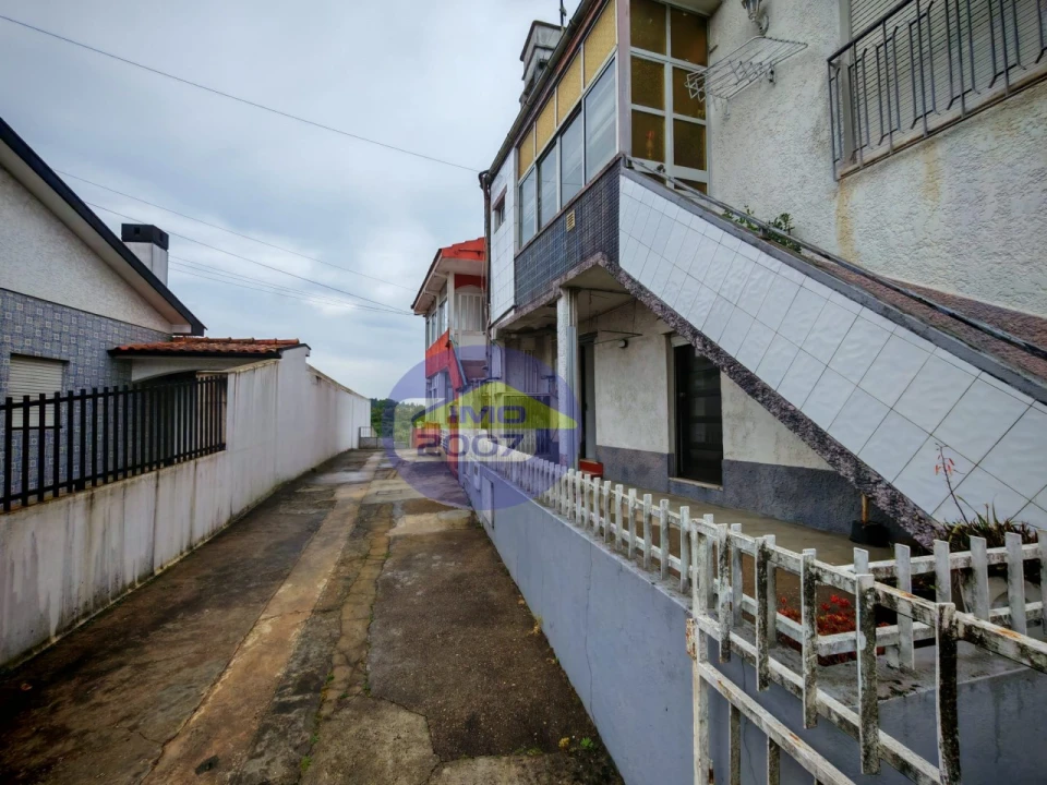 Moradia T6 para Venda em São Paio de Oleiros Foto 1