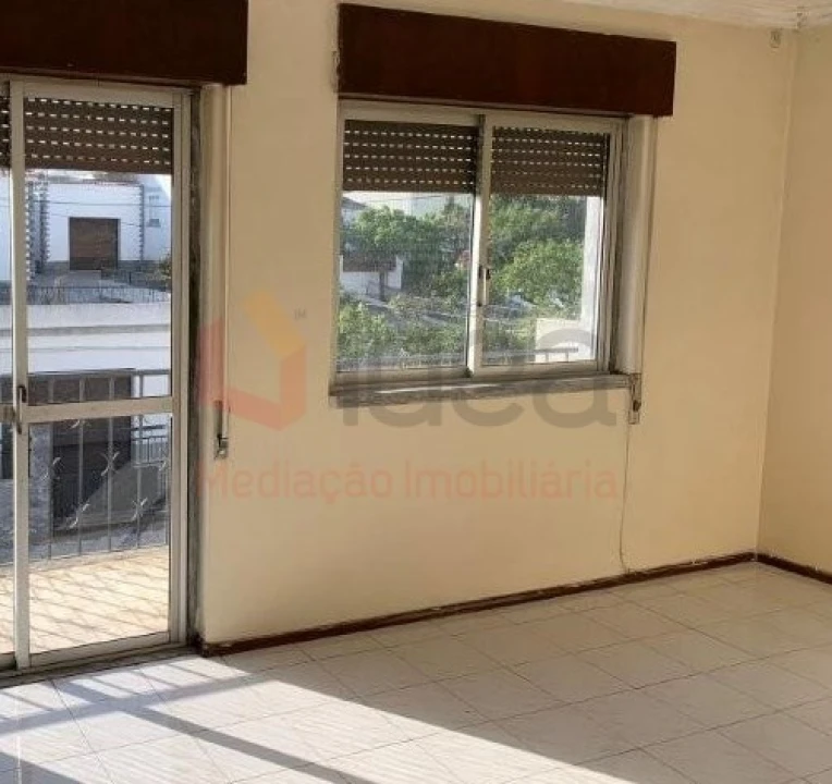 Apartamento T2 para Venda em Vila Nova da Rainha Foto 11