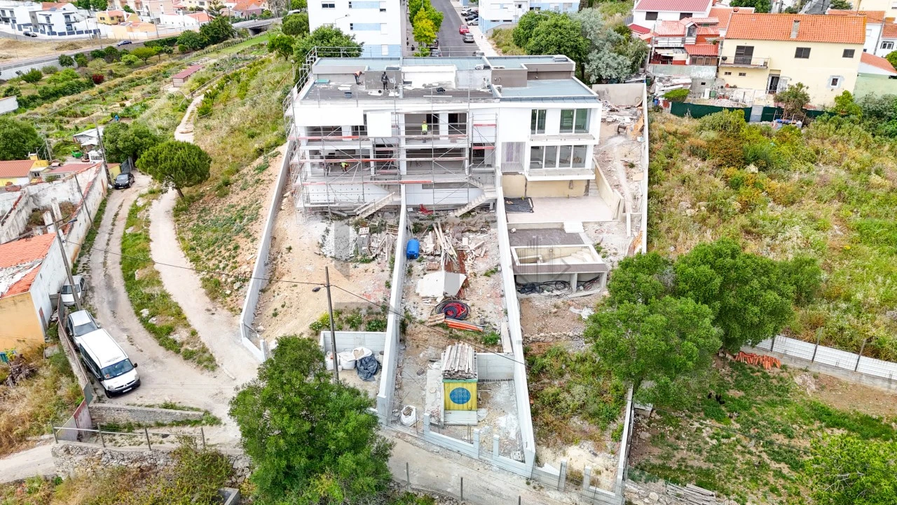 Moradia T4 para Venda em São Domingos de Rana Foto 33