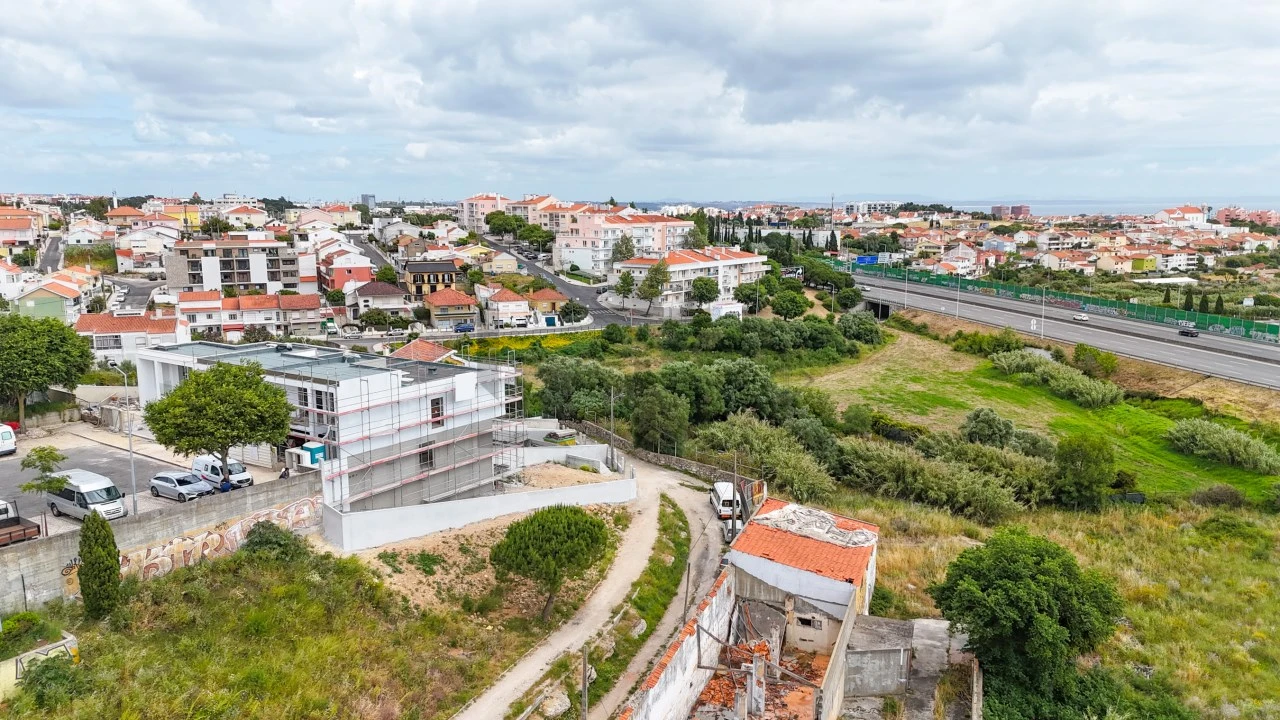 Moradia T4 para Venda em São Domingos de Rana Foto 40