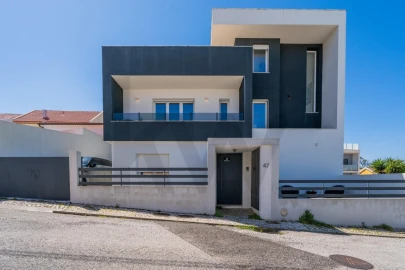 Moradia T3 para Venda em Ramada e Caneças