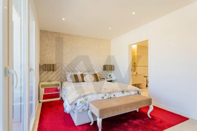 Moradia T3 para Venda em Ramada e Caneças