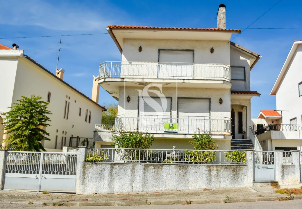 Moradia T4 para Venda em São João Baptista e Santa Maria dos Olivais Foto 1