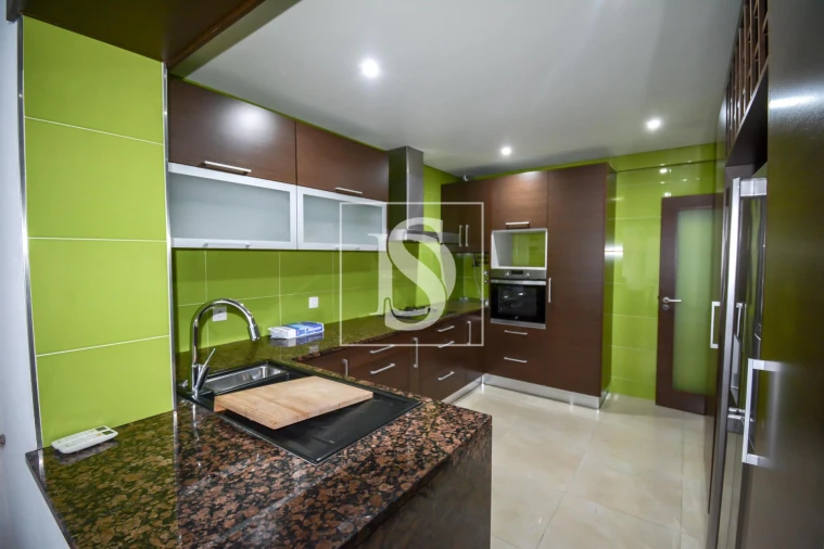 Moradia T5 para Venda em São João Baptista e Santa Maria dos Olivais Foto 9