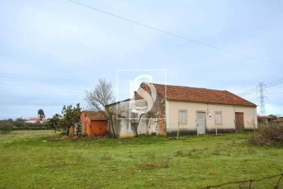 Moradia T4 para Venda em Casais e Alviobeira