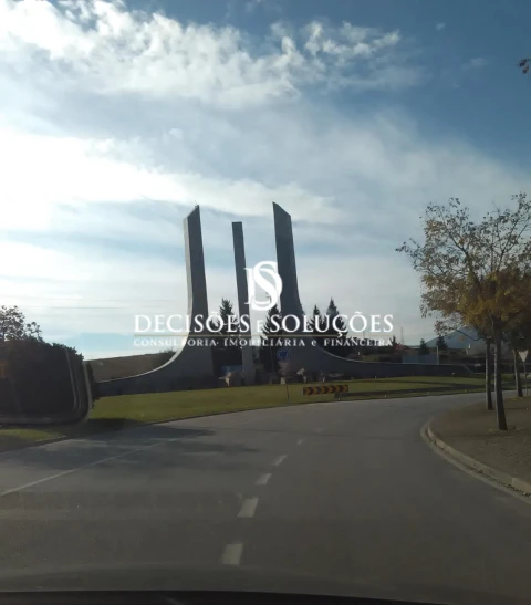 Terreno para Venda em Sé, Santa Maria e Meixedo