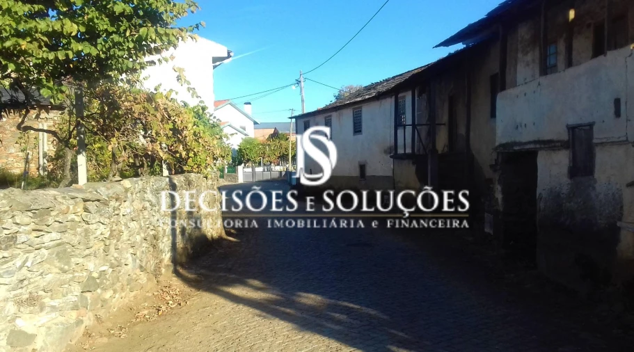 Moradia T4 para Venda em Baçal Foto 2