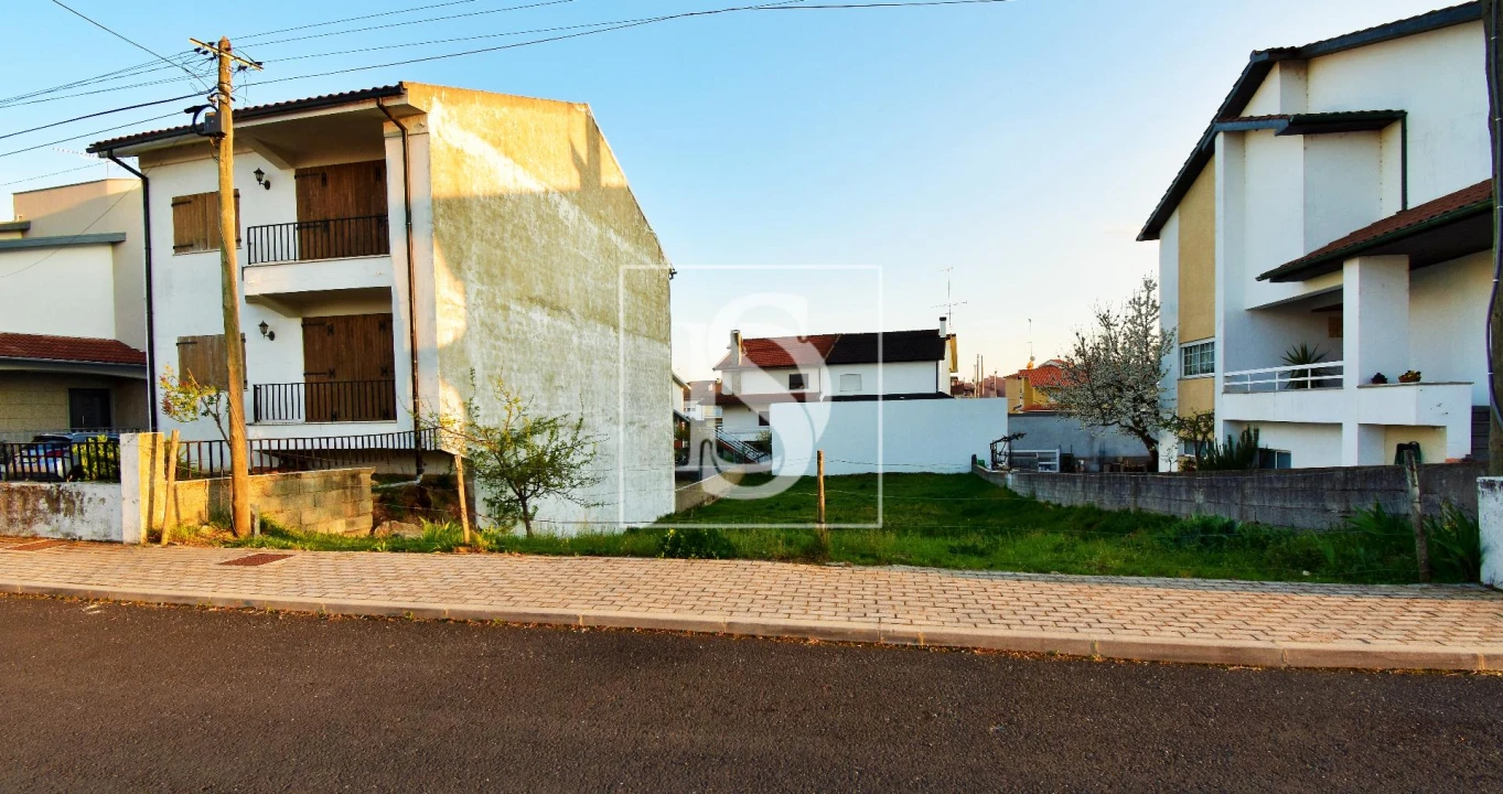 Terreno para Venda em Sé, Santa Maria e Meixedo Foto 1