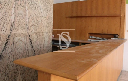 Loja para Venda em Sé, Santa Maria e Meixedo