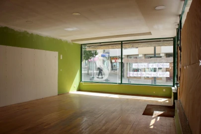 Loja para Venda em Sé, Santa Maria e Meixedo