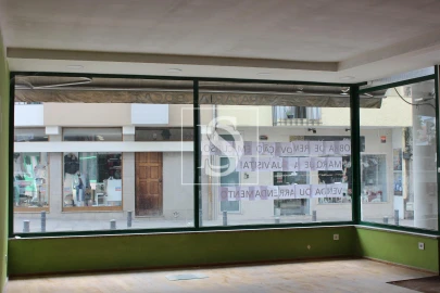 Loja para Venda em Sé, Santa Maria e Meixedo