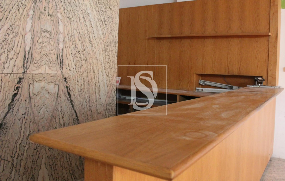 Loja para Venda em Sé, Santa Maria e Meixedo Foto 4