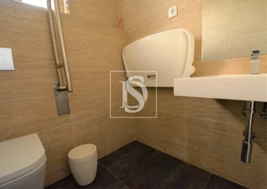 Negócio para Venda em Sé, Santa Maria e Meixedo