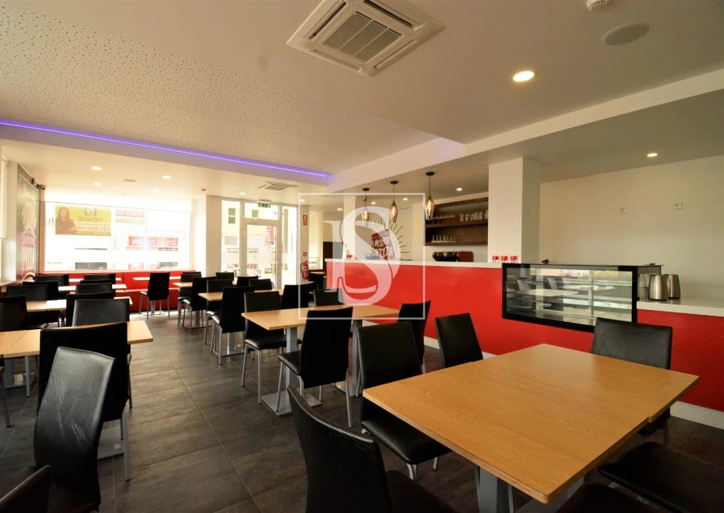 Negócio para Venda em Sé, Santa Maria e Meixedo Foto 1