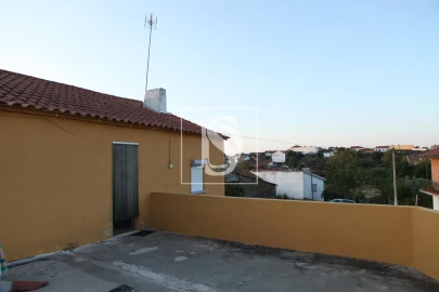 Moradia T2 para Venda em Outeiro