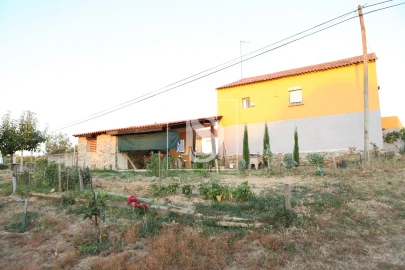 Moradia T2 para Venda em Outeiro
