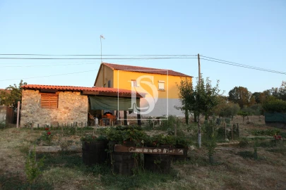 Moradia T2 para Venda em Outeiro